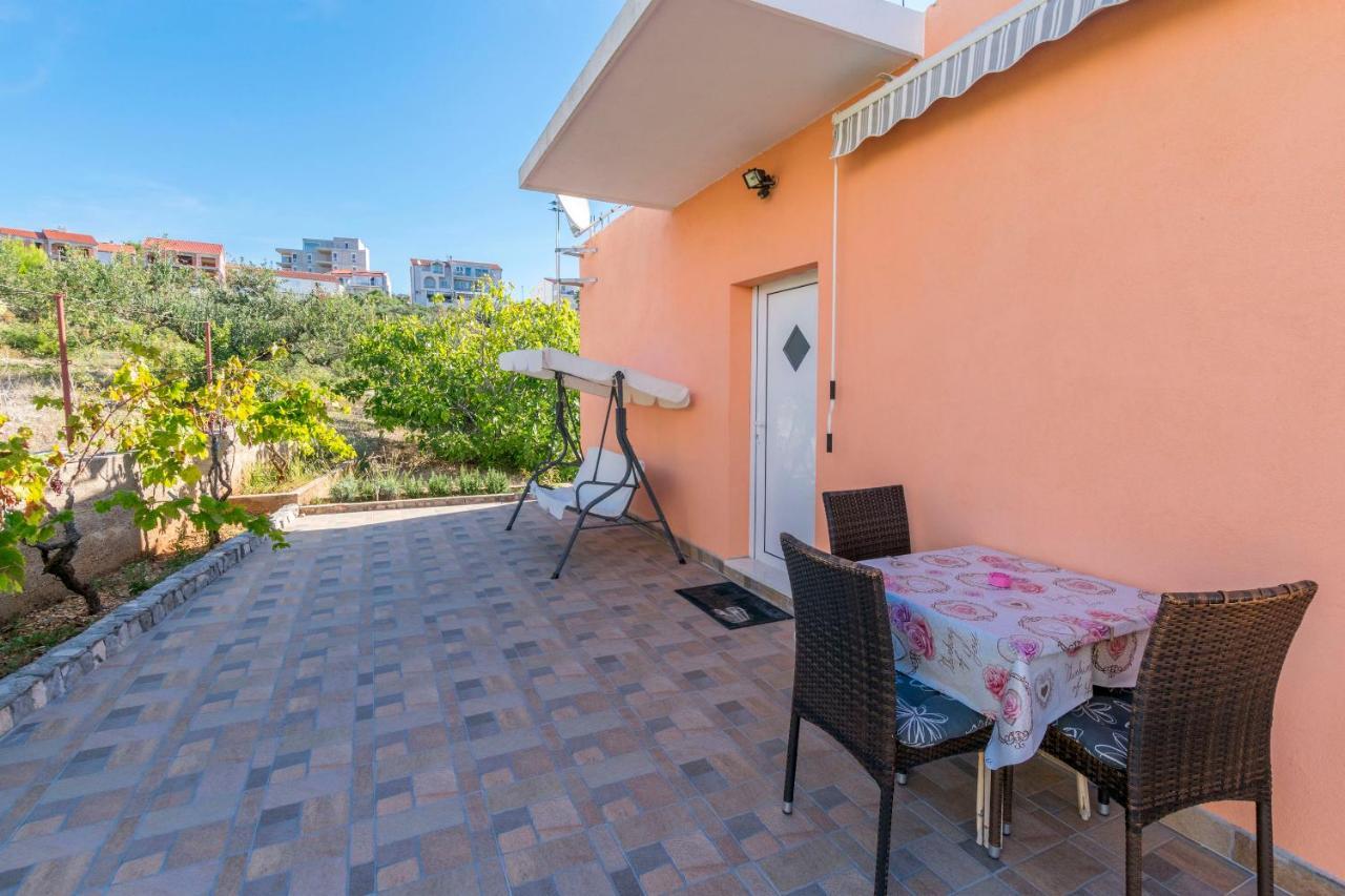 Apartments Zmika Примоштен Номер фото