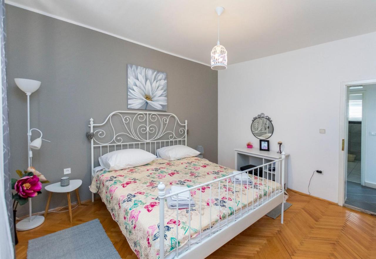Apartments Zmika Примоштен Экстерьер фото