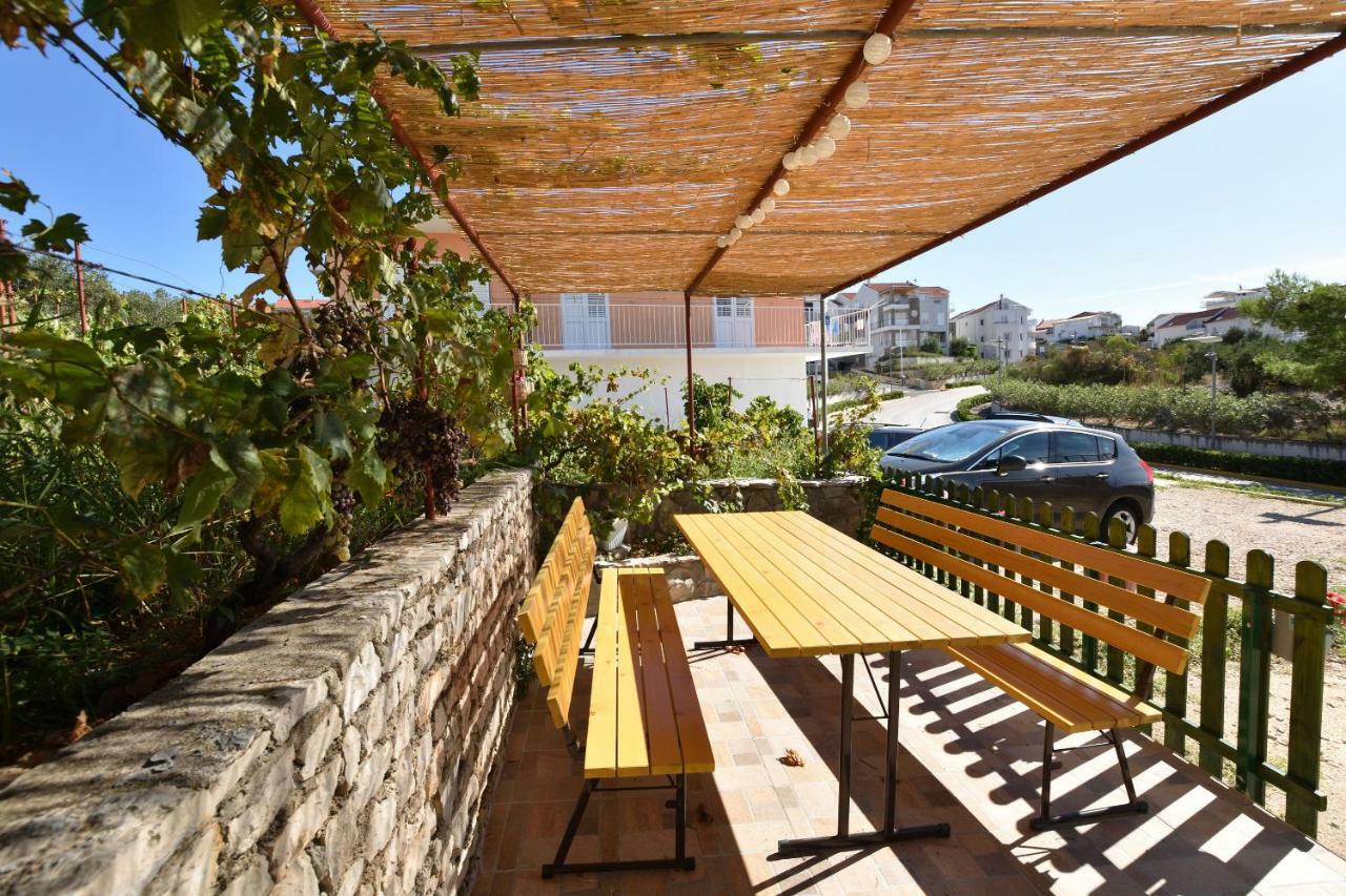 Apartments Zmika Примоштен Экстерьер фото